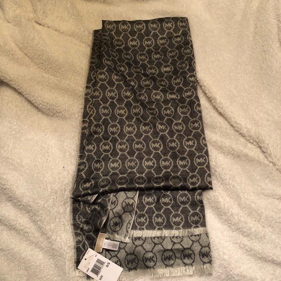 michael kors scarf silver